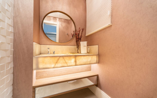 AP1501 – Apartamento  Alto Padrão, frente mar, mobiliado e equipado, 04 suítes e 04 vagas na Av. Atlântica!